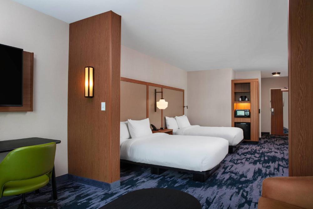 Queen Suite with Two Queen Beds, Bathtub and Sofa Bed - Mobility Access interior
